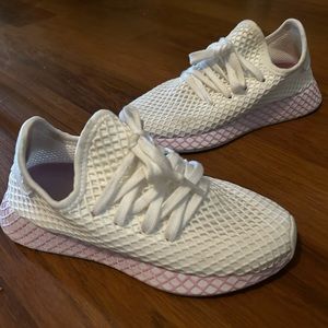 Adidas Like New White 5 1/2 🤍🤍